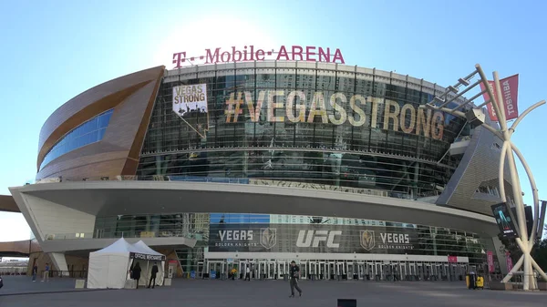 T-Mobile Arena em Las Vegas no Toshiba Plaza - LAS VEGAS-NEVADA, OUTUBRO 11, 2017 — Fotografia de Stock