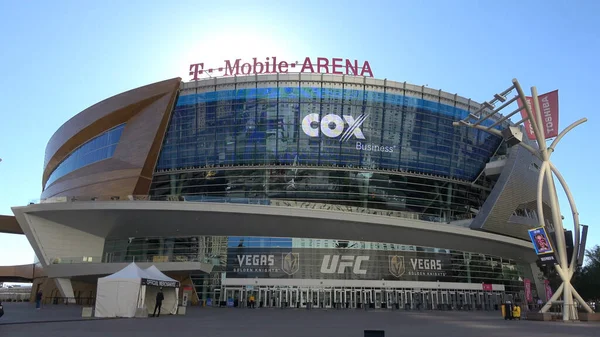 T-Mobile Arena в Лас-Вегасе на "Фишт Плаза" - LAS VEGAS-NEVADA, 11 октября 2017 года — стоковое фото