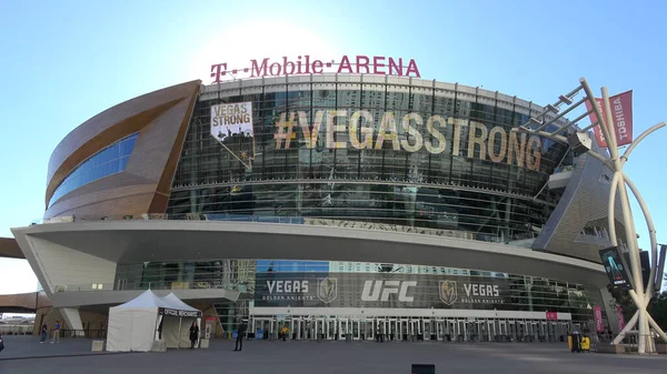 T-Mobile Arena en Las Vegas en Toshiba Plaza - LAS VEGAS-NEVADA, 11 de octubre de 2017 —  Fotos de Stock