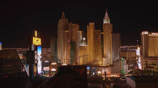 Fantastiska Las Vegas på natten - de vackra hotell och kasinon på Strip - LAS VEGAS-NEVADA, oktober 11, 2017 — Stockfoto