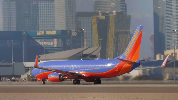 Southwest-Flugzeug auf dem McCarran-Flughafen in Las Vegas - LAS VEGAS-NEVADA, 11. OKTOBER 2017 — Stockfoto