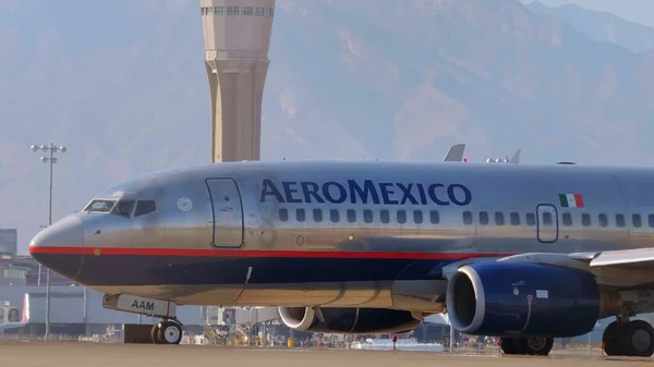Flugzeuge von AeroMexico startbereit auf der Landebahn - LAS VEGAS-NEVADA, 11. OKTOBER 2017 — Stockfoto