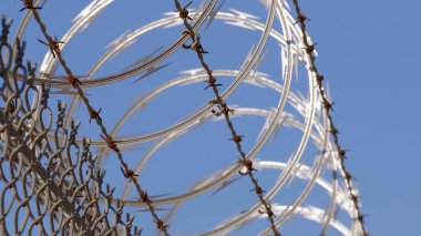 Çitin tepesindeki dikenli tel LAS VEGAS-NEVADA, 11 Ekim 2017