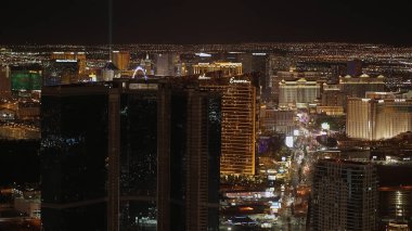 Gece Las Vegas üzerindeki hava manzarası - LAS VEGAS-NEVADA, 11 Ekim 2017