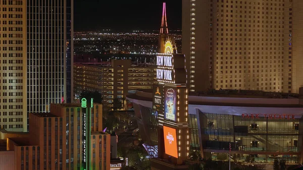 Vackra Las Vegas på natten - de berömda hotellen - LAS VEGAS-NEVADA, 11 oktober 2017 — Stockfoto