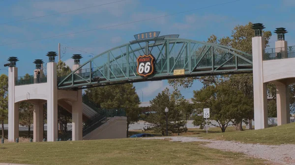 Famoso puente sobre la Ruta 66 en Tulsa - TULSA-OKLAHOMA, 21 de octubre de 2017 — Foto de Stock
