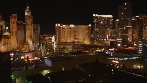 Las Vegas hotels at night - beautiful night view at the Las Vegas strip - LAS VEGAS-NEVADA, OCTOBER 11, 2017 — Stock Photo, Image