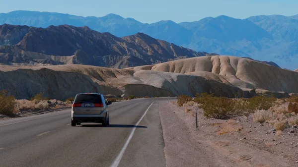 Beautiful scenery route through Death Valley National Park in California - LAS VEGAS-NEVADA, OCTOBER 11, 2017 — Stock Photo, Image