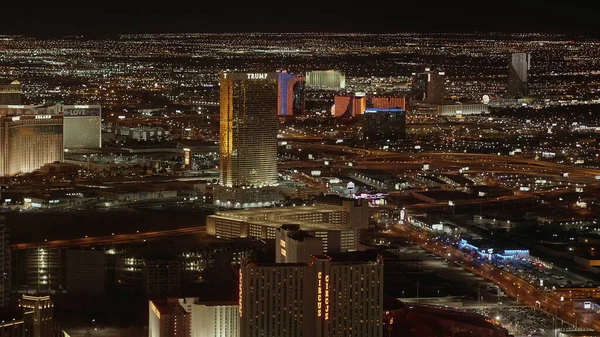 Vista aerea sulla città di Las Vegas di notte - LAS VEGAS-NEVADA, 11 ottobre 2017 — Foto Stock