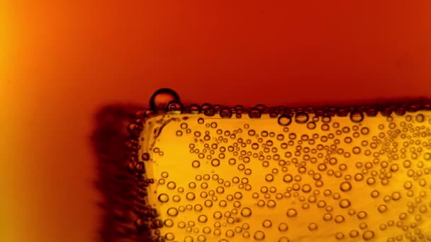 Ice cube dans un verre froid de Cola - macro food photography 