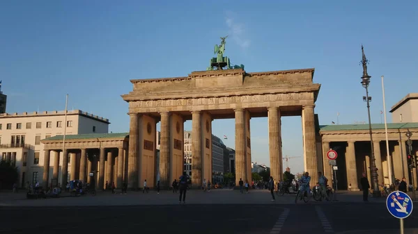 Berömda landmärke i Berlin - Brandenburger Tor - Berlins stad, TYSKLAND - 21 maj 2018 — Stockfoto