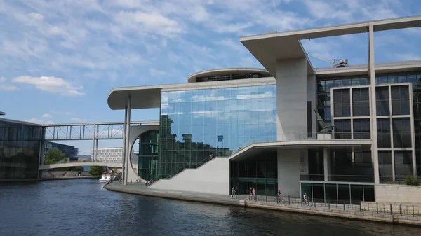 Berlin 'deki Federal Hükümet Ofisi Marie-Elisabeth-Lueders-Haus - BERLIN, Almanya - 21 Mayıs 2018