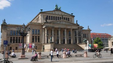 Berlin 'deki Jandarma Markt adında ünlü bir meydanda Alman Konser Salonu - BERLIN ŞEHRİ, GERMANY - 21 Mayıs 2018