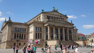 Berlin 'deki Jandarma Markt adında ünlü bir meydanda Alman Konser Salonu - BERLIN ŞEHRİ, GERMANY - 21 Mayıs 2018