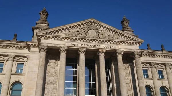 Berlin 'deki Alman Reichtstag Parlamentosu binası — Stok fotoğraf