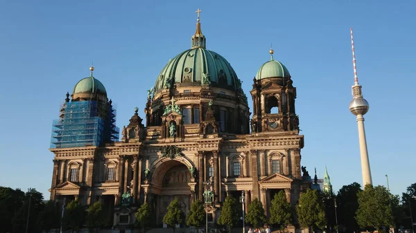 有名なベルリン大聖堂-夕景-ドイツ・ベルリン市- 2018年5月21日 — ストック写真