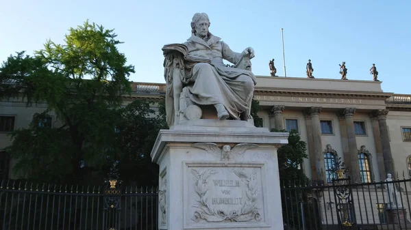 Humboldt statue at Humboldt University in Berlin — Stock Photo, Image