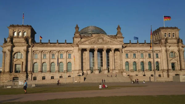 Edifício do parlamento alemão chamado Reichstag - edifícios parlamentares em Berlim - CIDADE DE BERLIM, ALEMANHA - 21 DE MAIO DE 2018 — Fotografia de Stock