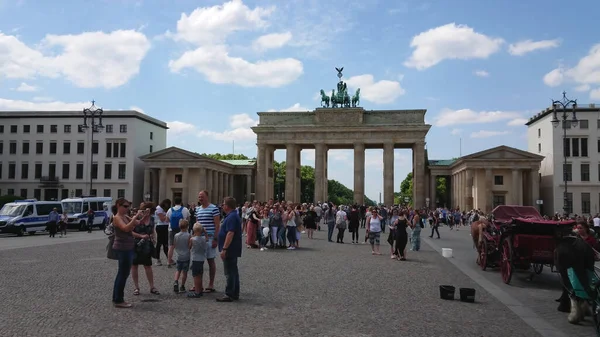 Monumento famoso en Berlín - La Puerta de Brandeburgo llamada Brandenburger Tor - CIUDAD DE BERLÍN, ALEMANIA - 21 DE MAYO DE 2018 — Foto de Stock