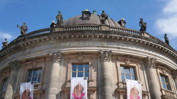 Berlin 'deki Müze Adası' ndaki ünlü Bode Müzesi - şehrin önemli simgesi - BERLIN, Almanya - 21 Mayıs 2018 — Stok fotoğraf
