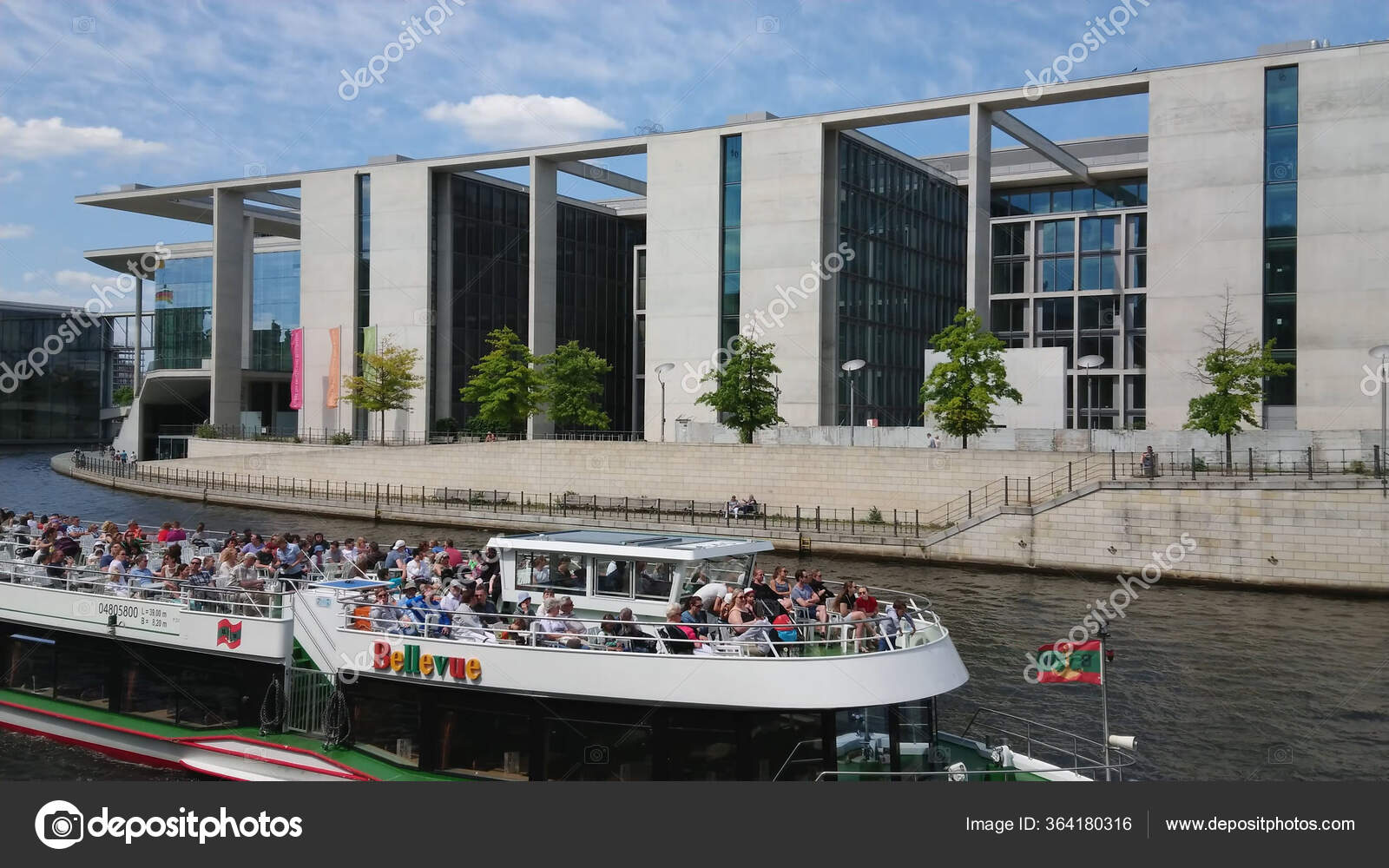 Hermosa arquitectura en Berlín - la moderna oficina del Gobierno Edificios  - CIUDAD DE BERLÍN, ALEMANIA - 21 DE MAYO DE 2018 — Foto editorial de stock  #364180316 ©4kclips, image size:1600x1000