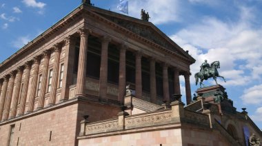 Berlin 'deki Müze Adası' ndaki Eski Ulusal Galeri