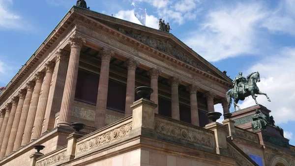 Berlin 'deki Müze Adası' ndaki Eski Ulusal Galeri — Stok fotoğraf