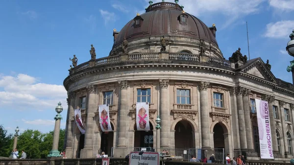 Bode Müzesi - Berlin 'deki Müze Adası' nın popüler simgesi - BERLIN, Almanya - 21 Mayıs 2018 — Stok fotoğraf