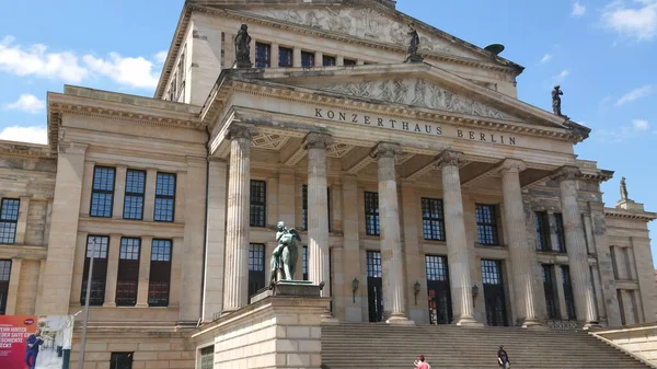 Salle de concert allemande à Berlin sur la célèbre place Gendarmenmarkt - VILLE DE BERLIN, ALLEMAGNE - 21 MAI 2018 — Photo