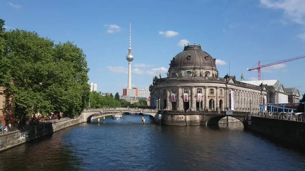 Famoso Museo Bode en Berlín en la Isla de los Museos - importante hito en la ciudad - CIUDAD DE BERLÍN, ALEMANIA - 21 DE MAYO DE 2018 — Foto de Stock