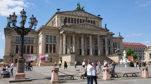 Berlin 'deki Jandarma Markt adında ünlü bir meydanda Alman Konser Salonu - BERLIN ŞEHRİ, GERMANY - 21 Mayıs 2018 — Stok fotoğraf