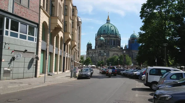 Vista de la calle en la Catedral de Berlín - CIUDAD DE BERLÍN, ALEMANIA - 21 DE MAYO DE 2018 — Foto de Stock