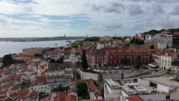 Pemandangan Udara Atas Distrik Bersejarah Alfama Lisbon Rekaman Drone Udara — Stok Video