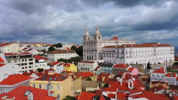 リスボンのフォラのサンビセンテ教会アルファマ 空中ドローン映像 — ストック動画