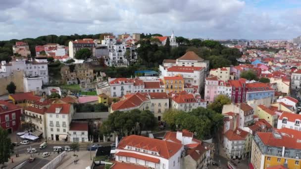 Luftaufnahme Über Das Historische Alfama Viertel Von Lisbon Drohnenaufnahmen Aus — Stockvideo