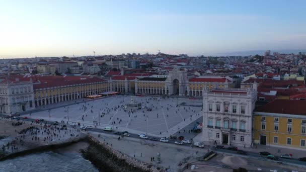 Торговая Площадь Лиссабоне Названием Praca Comercio Центральная Рыночная Площадь Вечером — стоковое видео