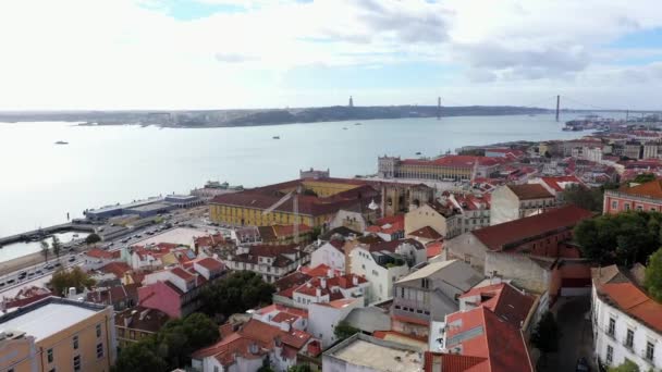 Αεροφωτογραφία Της Ιστορικής Περιοχής Alfama Της Λισαβόνας Εναέρια Λήψη Drone — Αρχείο Βίντεο