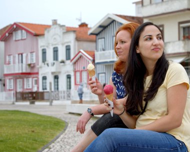Sıcak bir yaz gününde leziz bir dondurma.