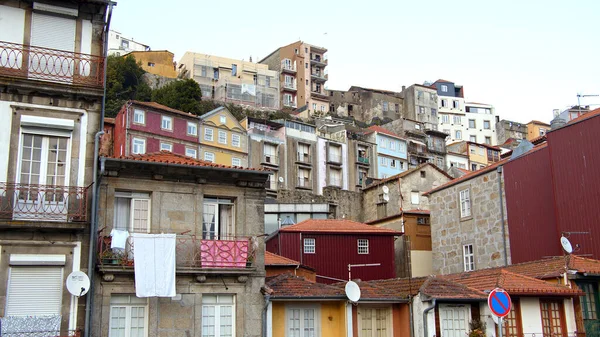 Porto 'nun tarihi bölgesinde tipik evler — Stok fotoğraf