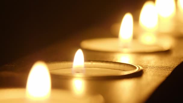 Candele in fila - bel tiro macro — Video Stock