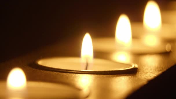 排成一排的蜡烛- -漂亮的宏观镜头 — 图库视频影像