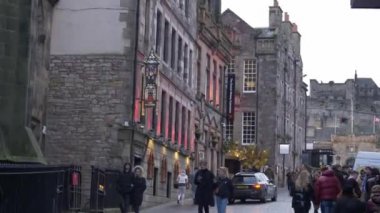 Edinburgh 'daki Royal Mile' ın sokak manzarası