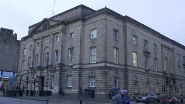 High Court in Edinburgh on Royal Mile - EDINBURGH, SCOTLAND - JANEIRO 10, 2020 — Vídeo de Stock