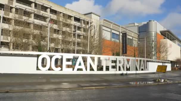 Ocean Terminal Shopping Center w Edynburgu Szkocja - EDINBURGH, SCOTLAND - STYCZEŃ 10, 2020 — Wideo stockowe