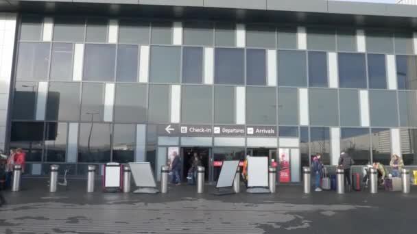 爱丁堡机场的主要候机楼 — 图库视频影像