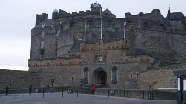 Castelo de Edimburgo em Castlehill, no bairro histórico de Edimburgo — Vídeo de Stock