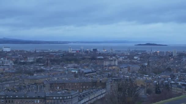 Luchtfoto over Edinburgh en Leith - Edinburgh, Schotland - 10 januari 2020 — Stockvideo