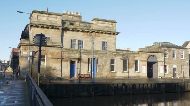 Old Custom House in Edinburgh Leith - EDINBURGH, SCOTLAND - JANUARY 10, 2020 — Stock Video