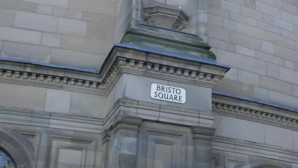 University of Edinburgh - Bristo Square - Εδιμβούργο, Σκωτία - 10 Ιανουαρίου 2020 — Αρχείο Βίντεο