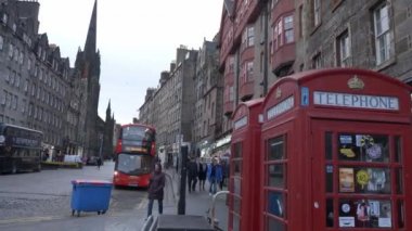 Edinburgh 'daki Kırmızı Telefon Booth - EDINBURGH, SCOTLAND - 10 HAZİRAN 2020
